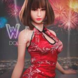Sex doll Chinoise avec sa robe traditionnelle